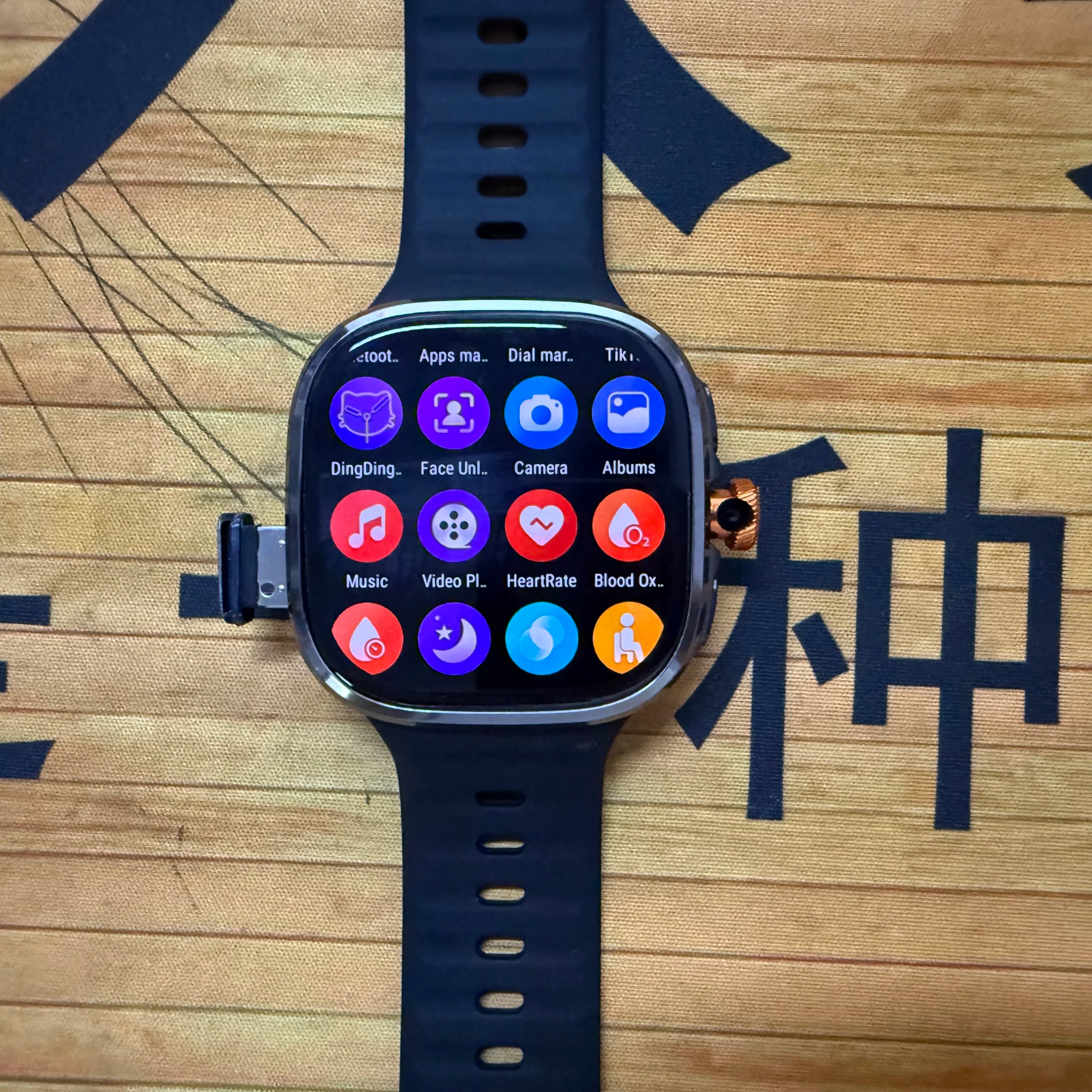 M99 Smartwatch 5G — Écran AMOLED 2,4" | Caméra Rotative | GPS, NFC, Wi-Fi | Android Wear